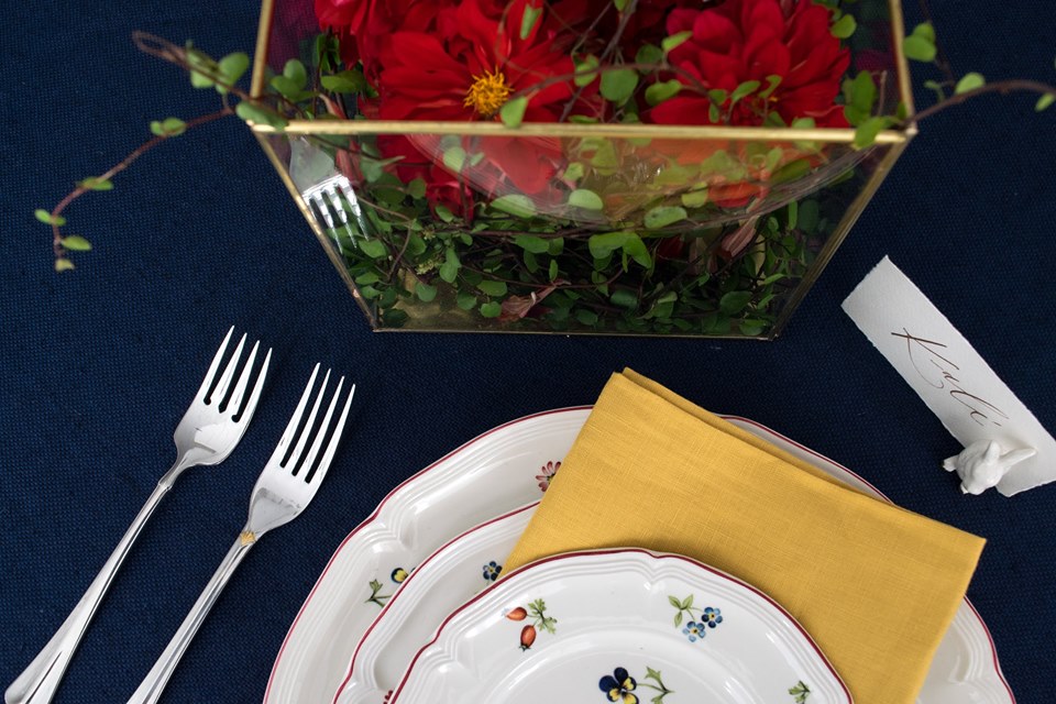 Navy and Red with Floral China Reception Table Faire la fete linens west coast weddings magazine