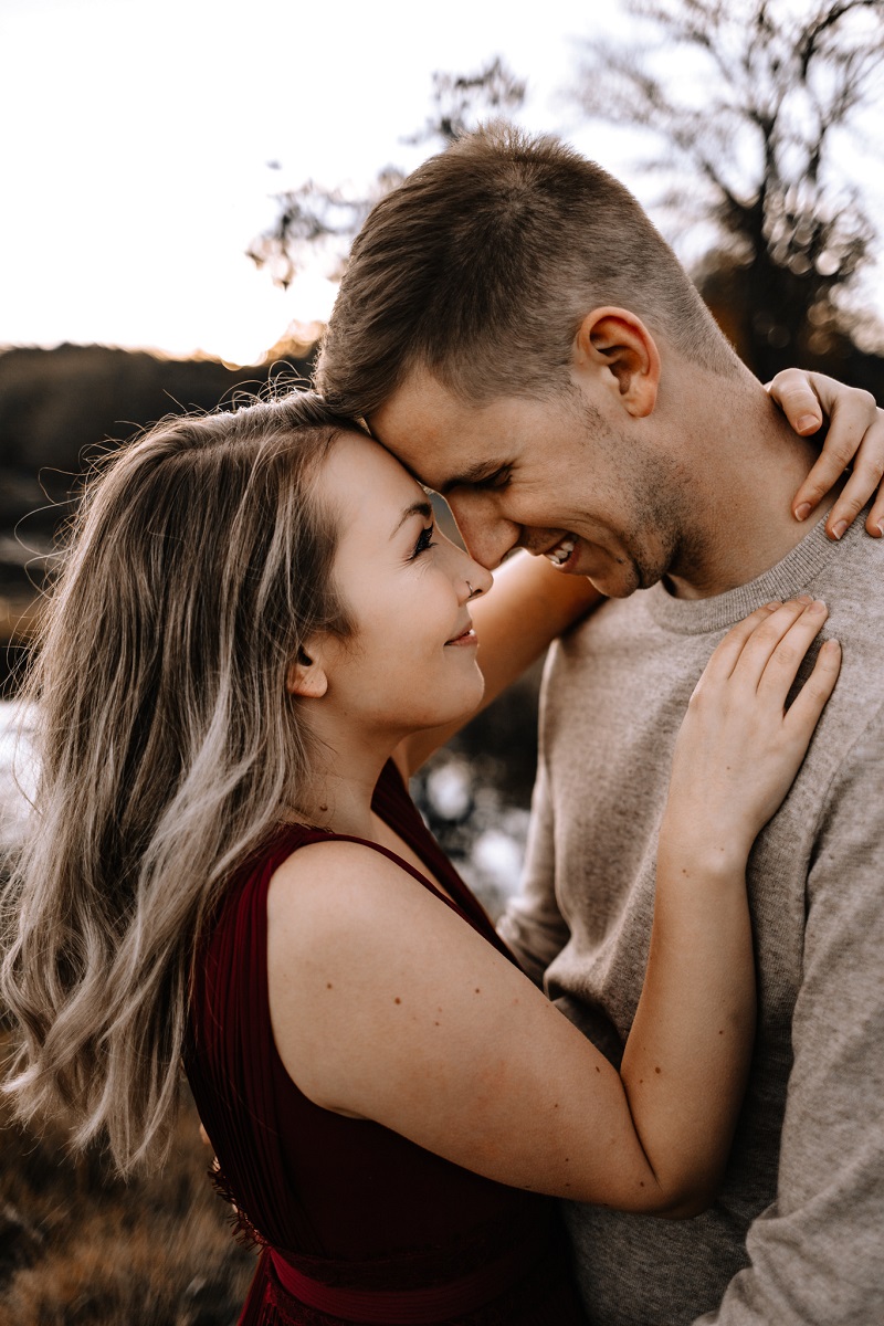 Engagement Session kiss by Everygrey Photography