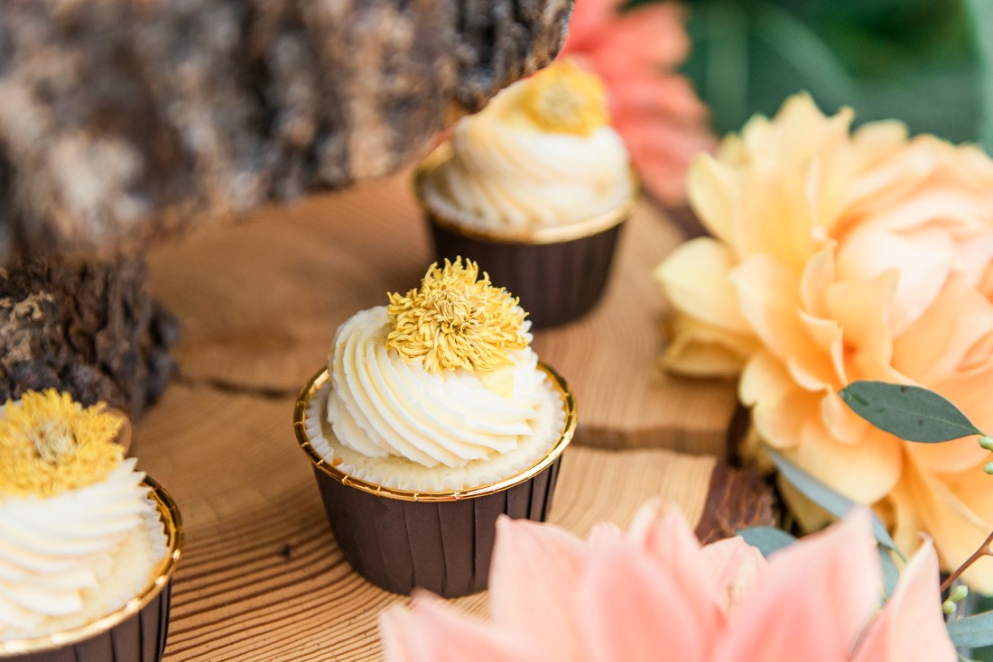 Sunflowers and Sunshine Wedding Inspo cupcakes