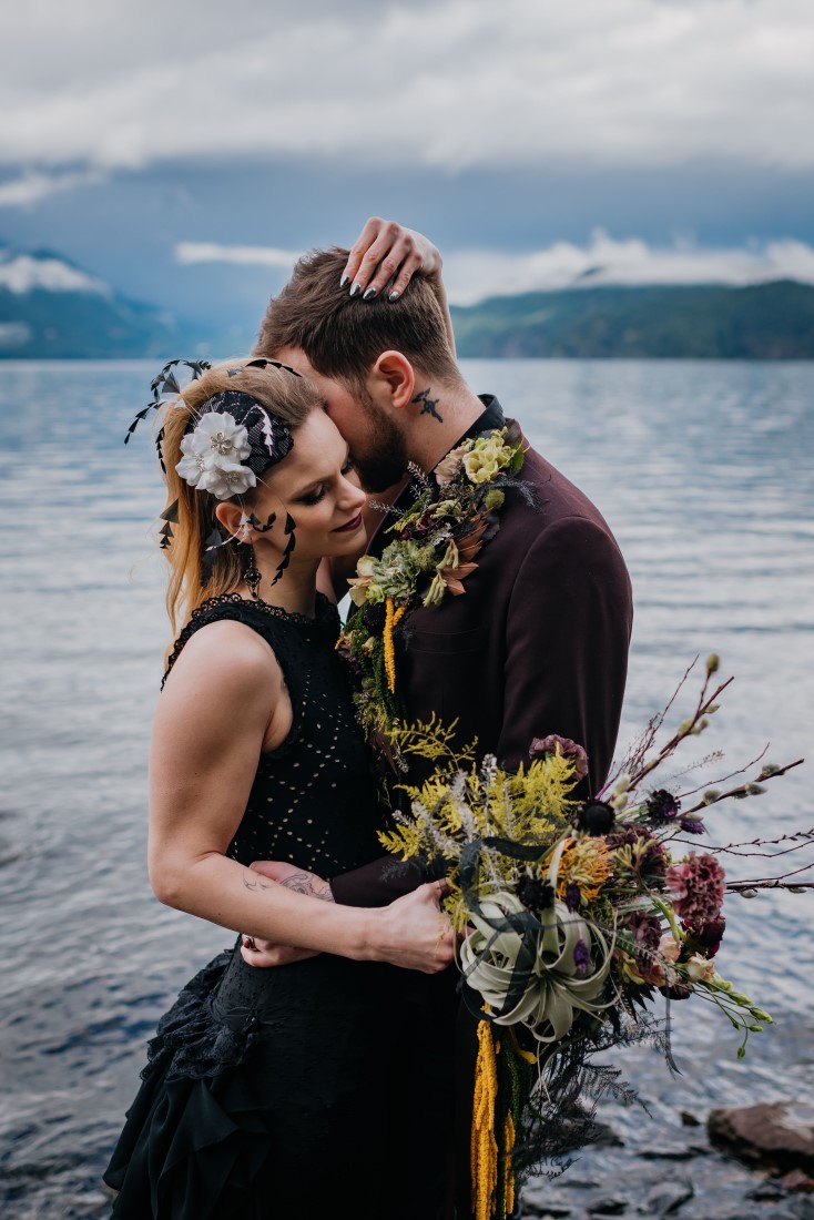Leanne Sim Photography Hug Extraordinary & Unique Wedding Inspo