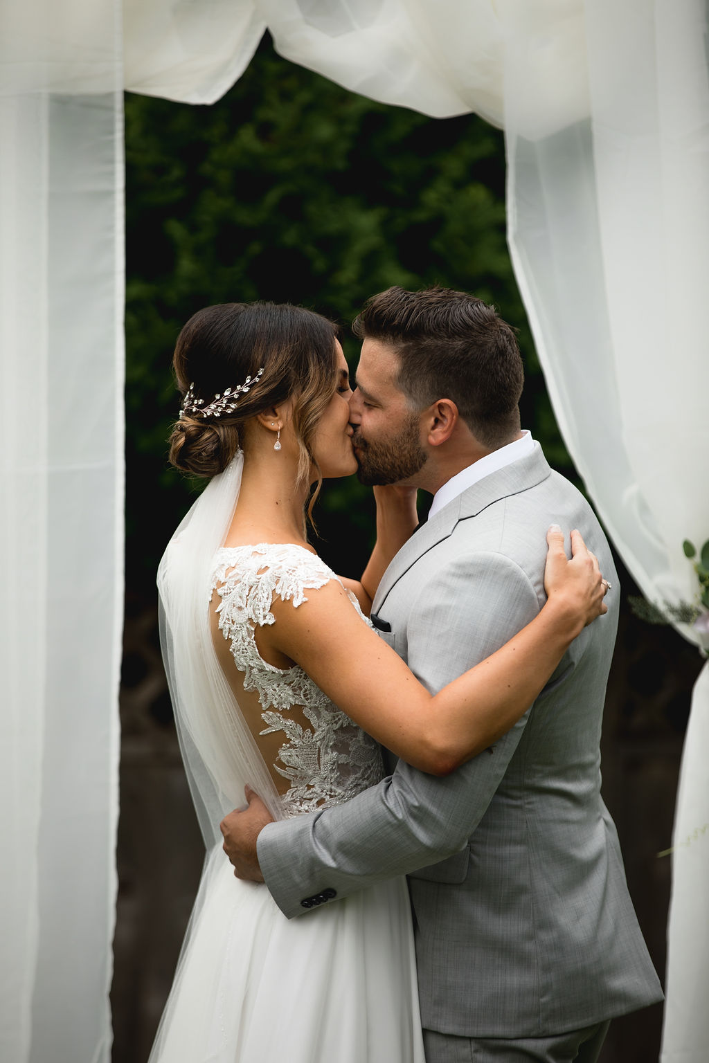 Newlyweds first kiss at Vancouver ceremony