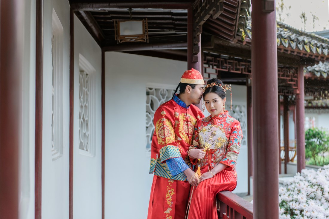 Romantic Chinese Engagement at Vancouver garden