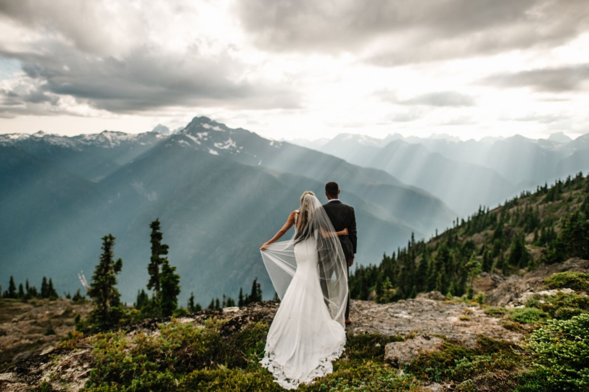 Vancouver Island Mountain Range veiled bride