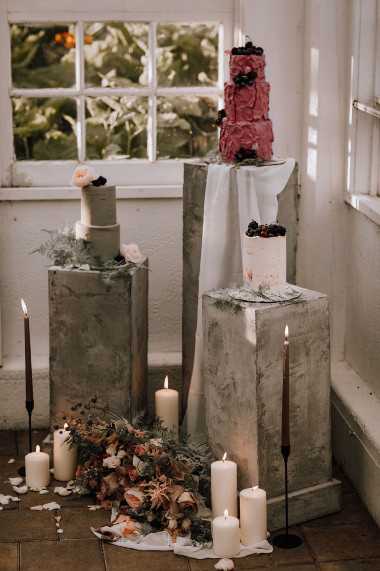 Cement pillars hold wedding cakes