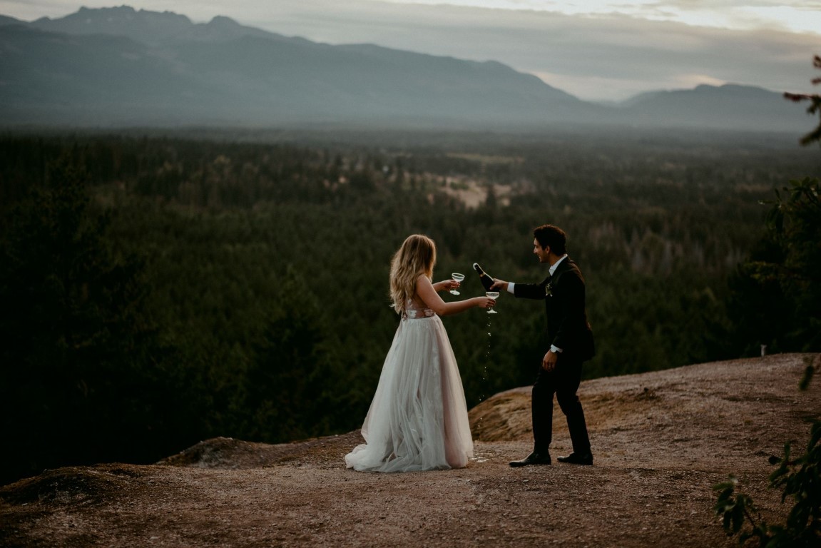 Couple celebrates with wedding photos on Vancouver Island