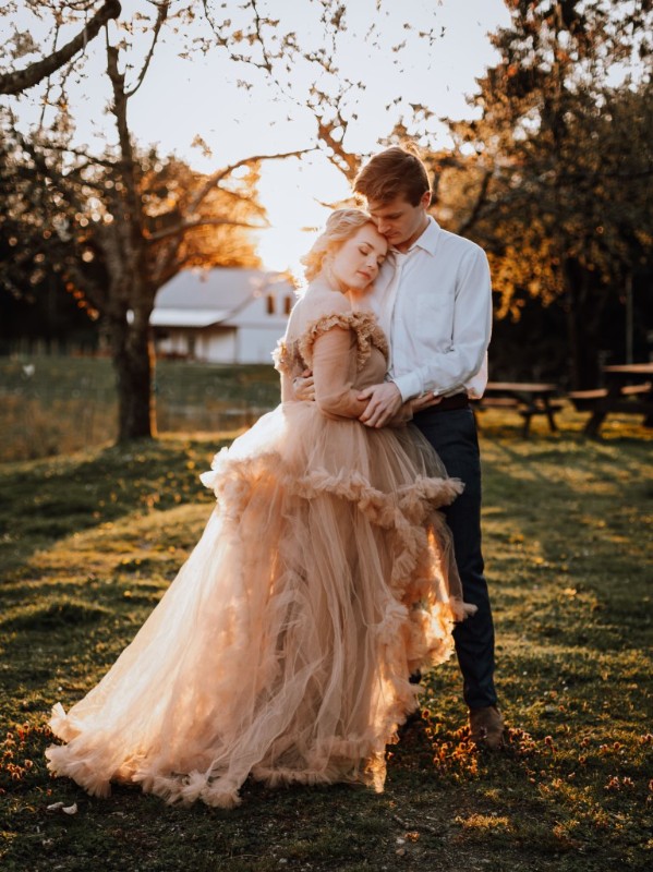 Farm-Elegance-Elyse-Anna-Photography-bride-and-groom-leanon-Medium