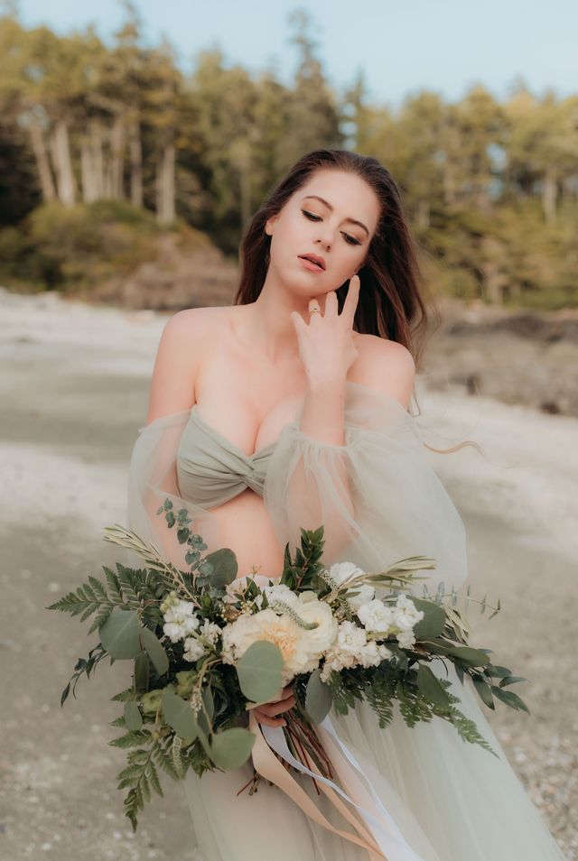 bride and her bouquet of neutral roses leaves and ferns