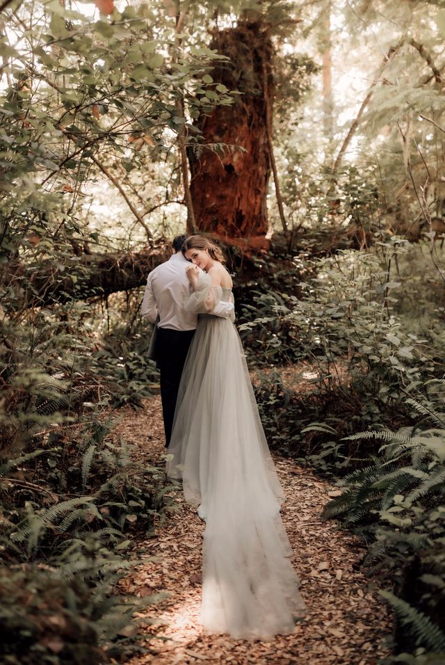 bride looks over grooms shoulder