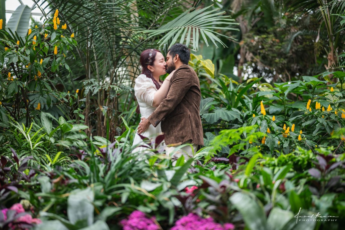 Newlyweds kiss at Bloedel Conservatory Vancouver