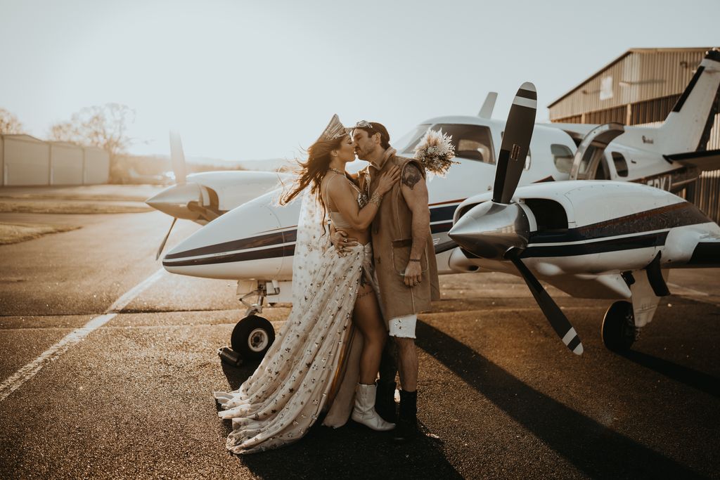 Airport elopement epic kiss between newlyweds