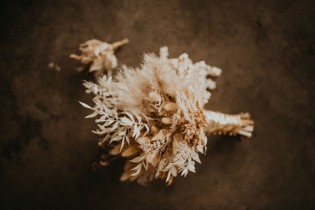 Glam bridal bouquet with feathers and gold