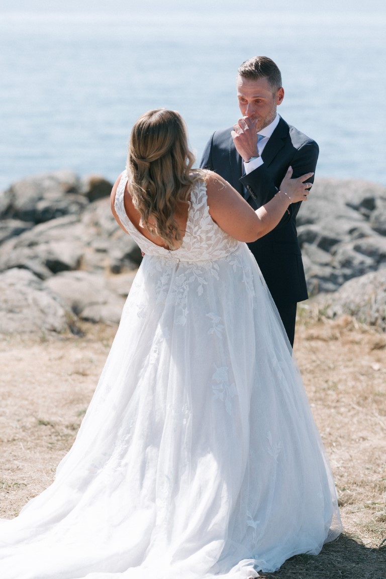 Groom sees bride at first look Delta Harbourfront Hotel