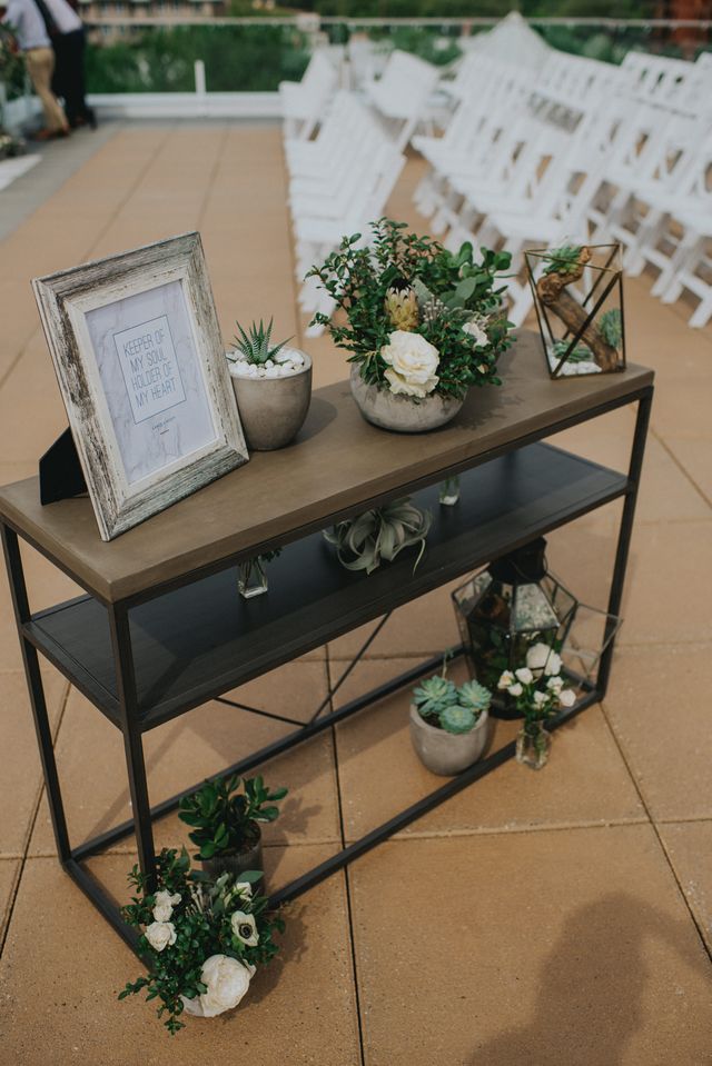 Guest table at Kelowna wedding