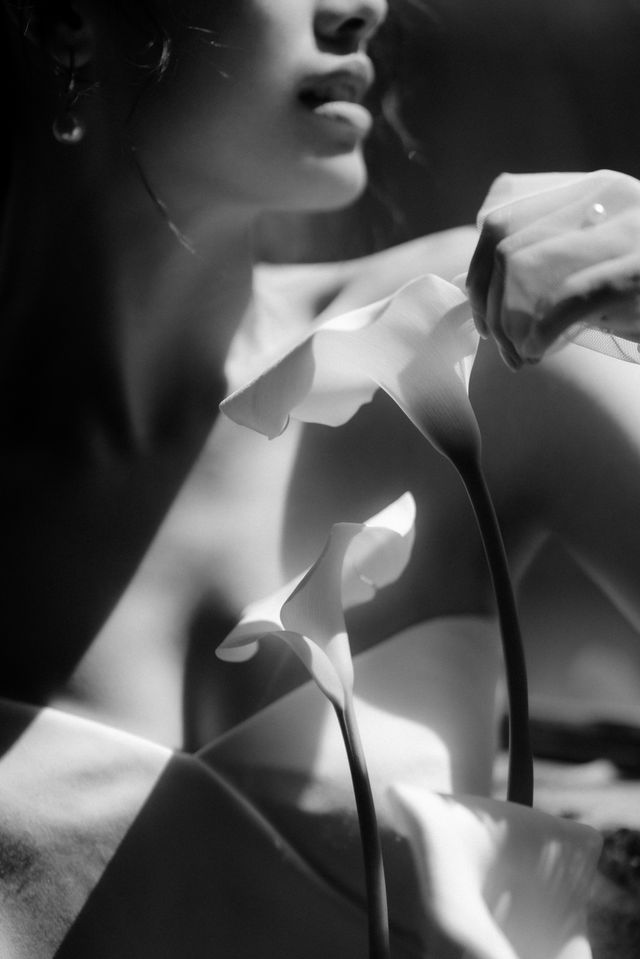 bride with white calla lilys for Vancouver wedding 