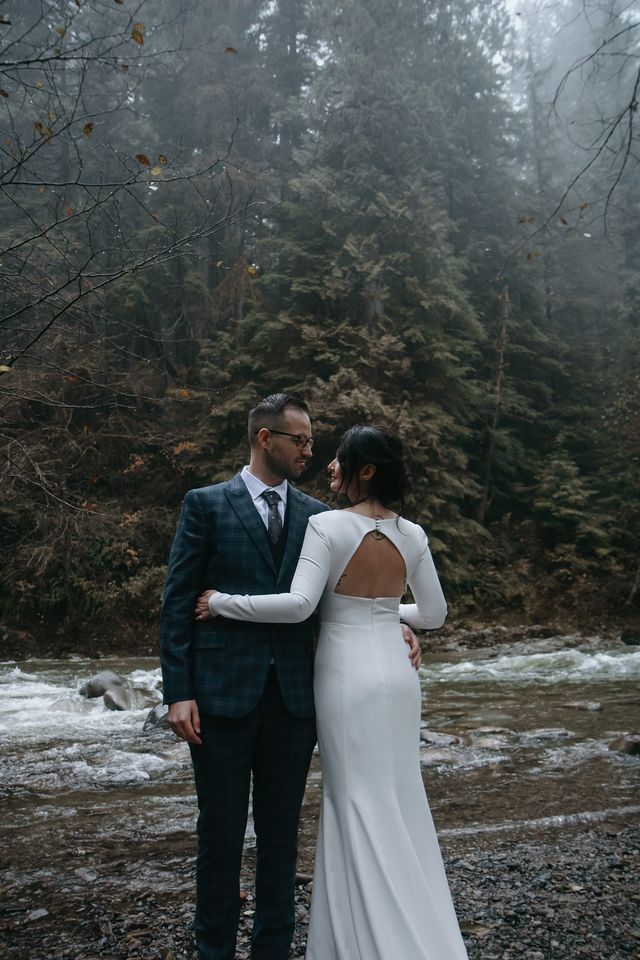 Bride in white lace with back cut out gown