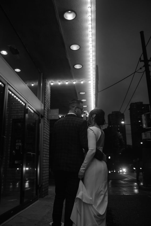 Newlyweds with Vancouver cityscape