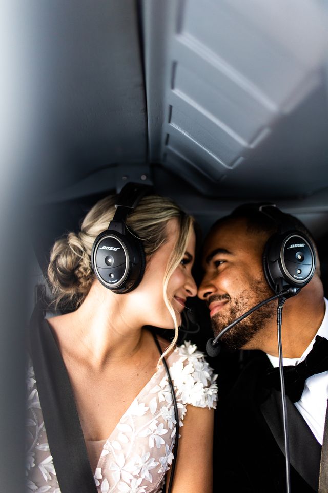 Newlyweds kiss in helicopter by Esther Moerman