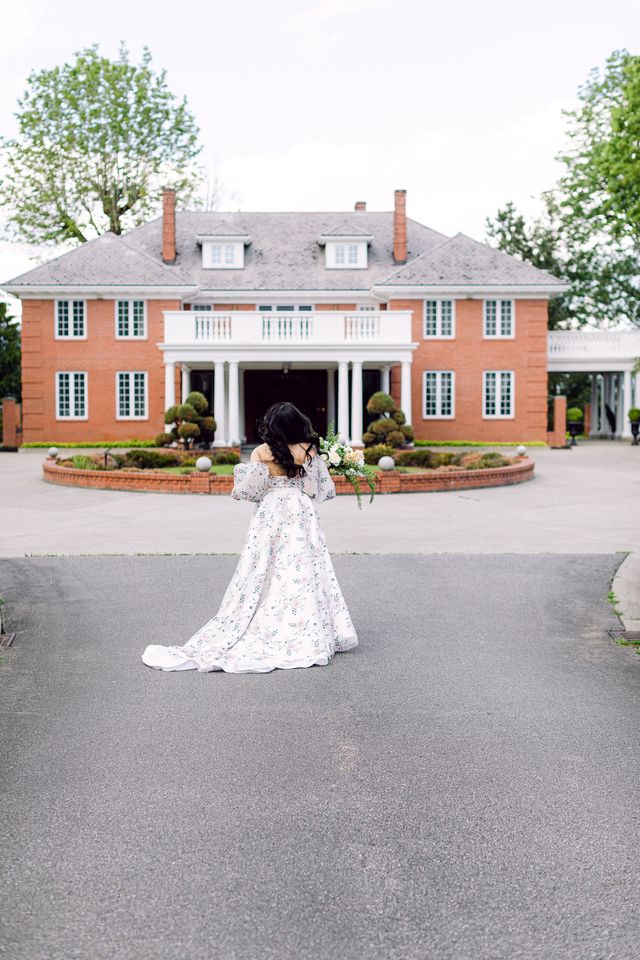 Bride walks up lane to Silver Ridge Estates