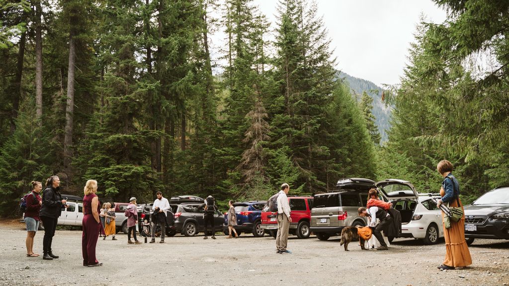 Guests arrive at Stratcona Park Lodge