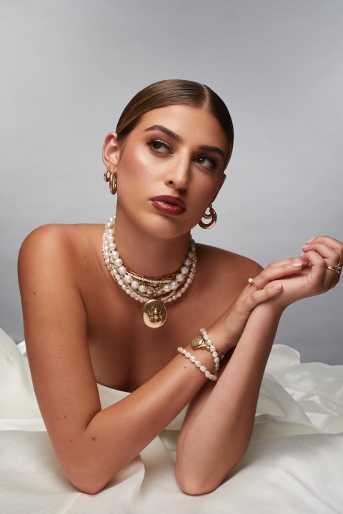 Bride wearing pearl chocker by Flux and Stone