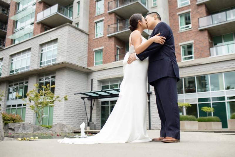 2505_DerekFord_Parkside_wedding2205262041web-3-couple-outside