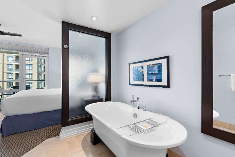 2505_One-Bedroom-Luxury-Suite-Bathroom