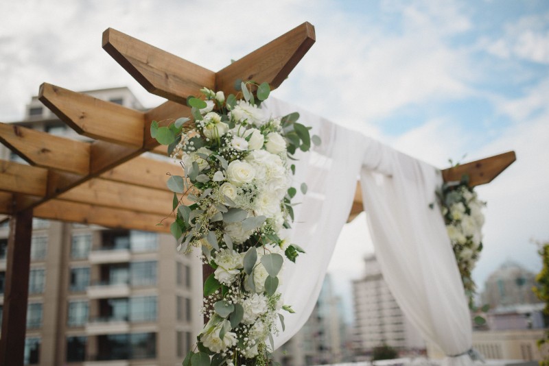 2505_parkside-rooftop-venue-floral-arch