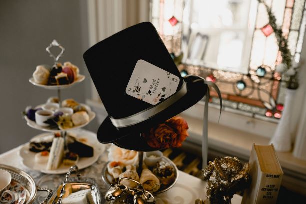 4390_Alice-in-wonderland-wedding-Pendray-Inn