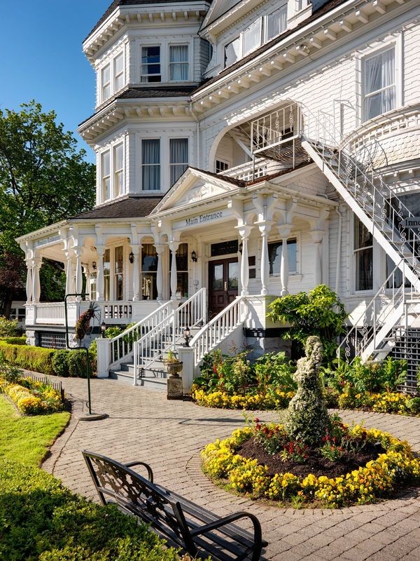 4390_exterior-pendray-inn-and-tea-house-1_orig