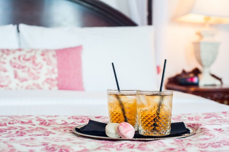4390_gatsby-mansion-welcome-drink_orig