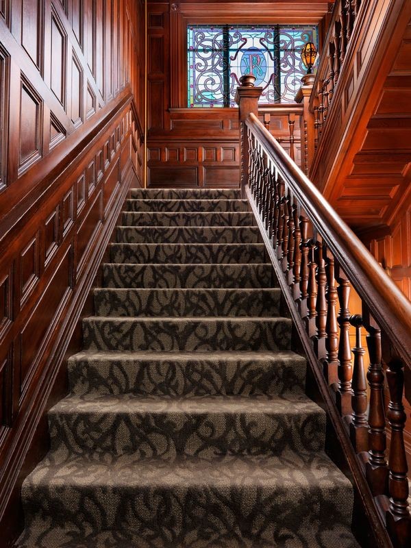 4390_pendray-inn-staircase_3_orig