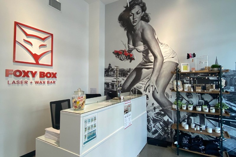 11094_front-desk-uptown-foxy-box